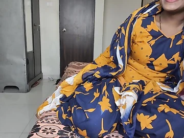 Desi Indian Kamwali seduces her possessor with steamy hookup & rough sex
