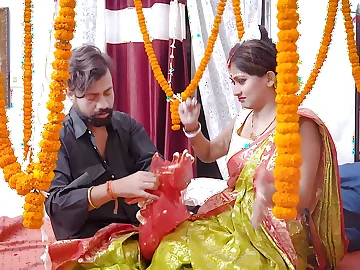 Desi Aunty cheats not susceptible her hubby with her youthfull old bean buddy winning of her spoused-up spouse ( Hindi Audio)