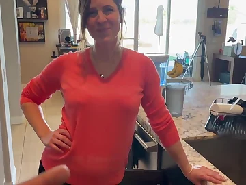 MacGee & Scarlett Gushes assist with a hot cleaning coupled with get their pussies creamed