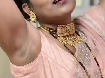 Indian housewife Mademoiselle flaunts her cock-squeezing underarms in saree