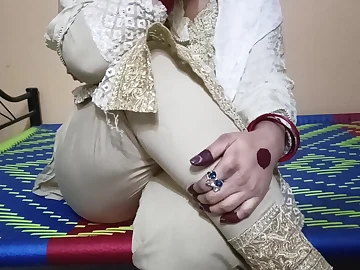 Desi COUGAR Hira Pakistan meets not far from with her Pakistani helpmate after a lengthy stage of pounding her tighter