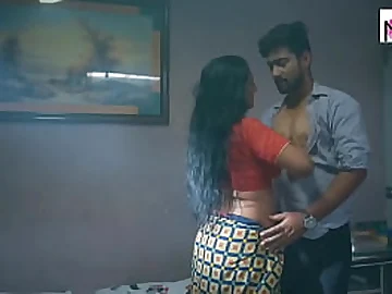 Stepbrother entices Indian super-bitch & bangs her from behind in first-ever-timer Hindi intercourse vid