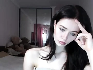 Dark haired Solo Cam Masturbation