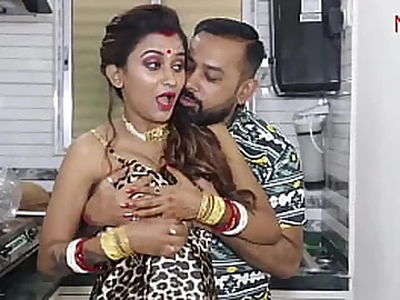 Voluptuous Indian housewife Antim and her husband pamper in molten kitchen hookup